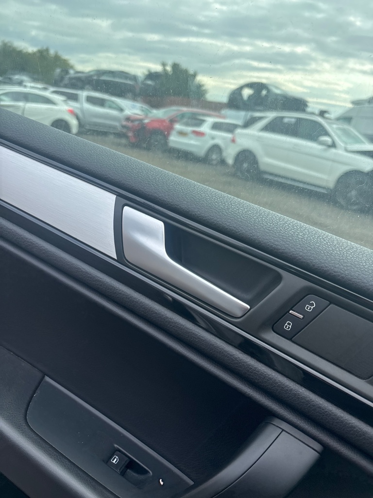 [MTD-533551] Tirador interior puerta delantera izquierda VW Touareg 7P5 2012