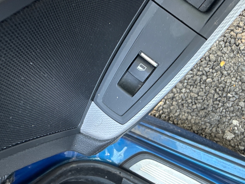 [MTD-533619] Pulsador elevalunas trasero derecho BMW Serie 6 2018 C1A blue