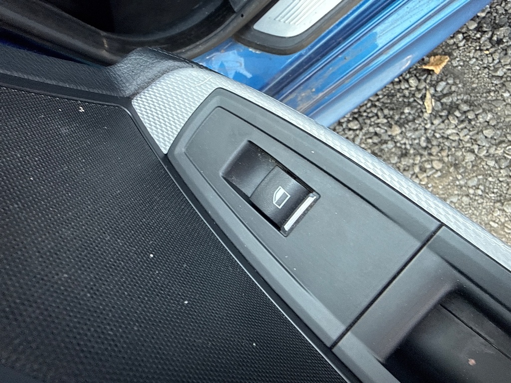 [MTD-533599] Interruptor elevalunas eléctrico trasero izquierdo BMW Serie 6 2018 C1A