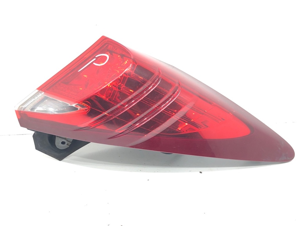 [STARK-655932] Piloto trasero derecho HONDA CIVIC IX (FK) 1.4 i-VTEC 73 kW 99 CV 2012-2022
