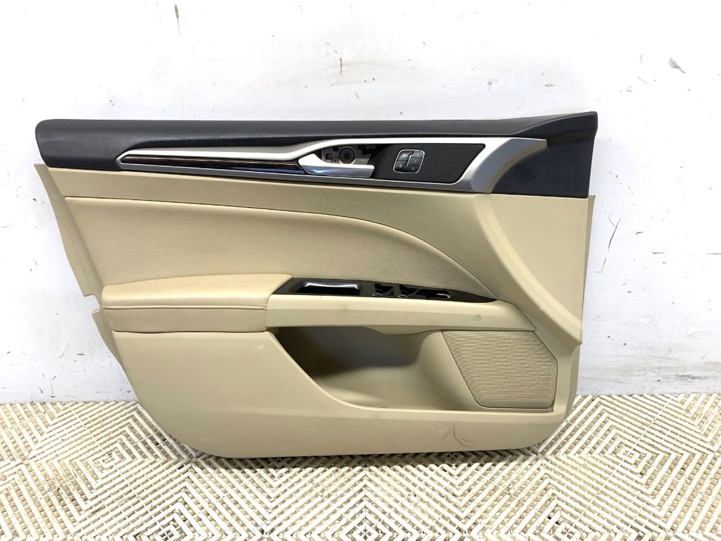 [STARK-716934] Panel de puerta delantero izquierdo Ford Mondeo V sedán (CD) 2012-2022
