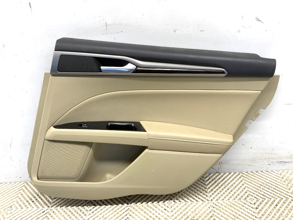 [STARK-716933] Panel de puerta trasera derecha Ford Mondeo V sedán (CD) 2012-2022