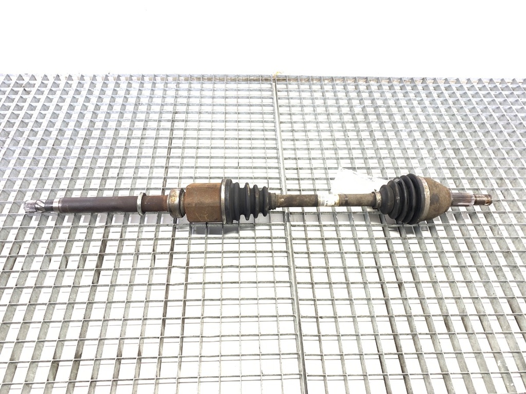 [STARK-785948] Semieje delantero derecho Nissan Juke (F15) 1.5 dCi 81 kW 2010-2022