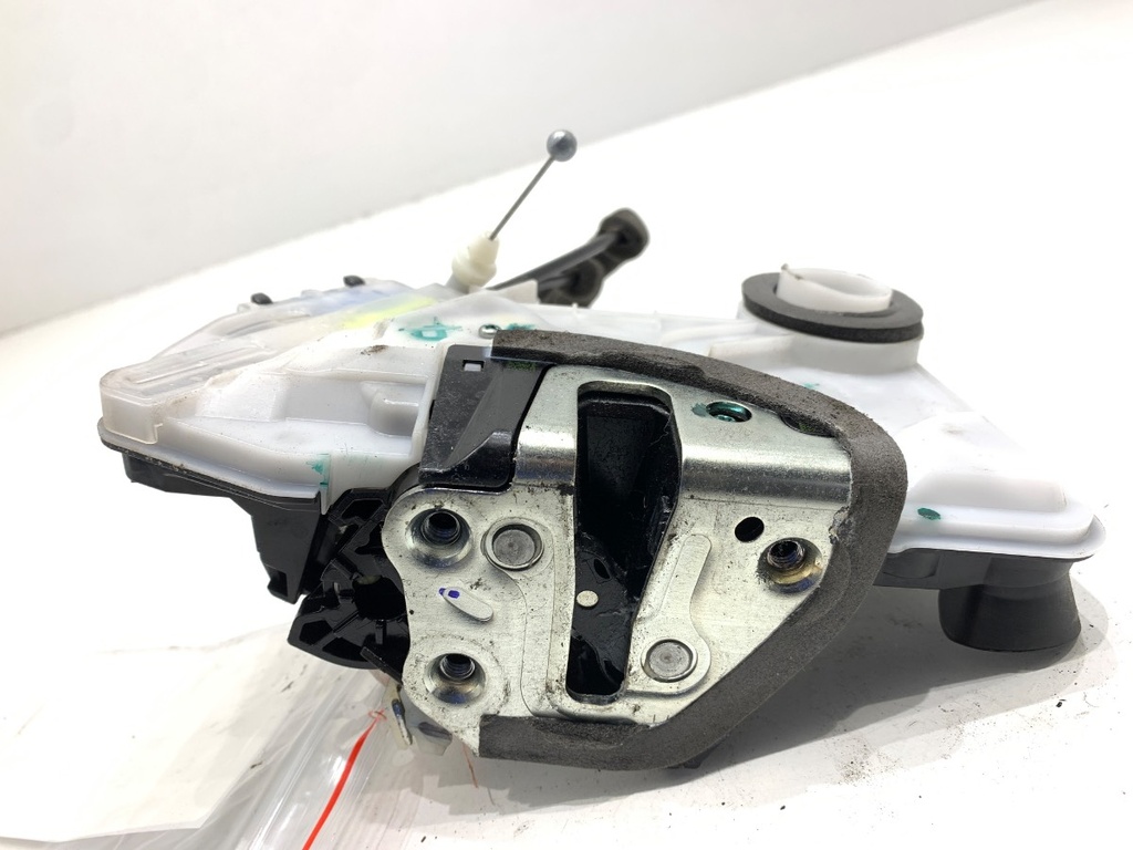 [STARK-797947] Cerradura de puerta delantera derecha Toyota Corolla sedán (_E21_) 2019-2022