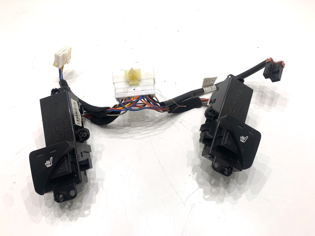 [STARK-805113] Interruptor de calefacción de asientos KIA Sportage III (SL) 2009-2022