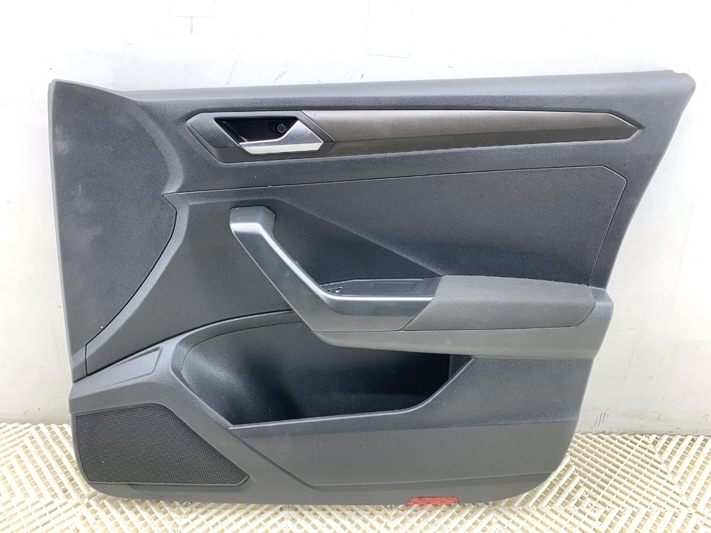 [STARK-808252] Panel de puerta delantera derecha VW T-Roc (A11) 1.5 TSI 110 kW