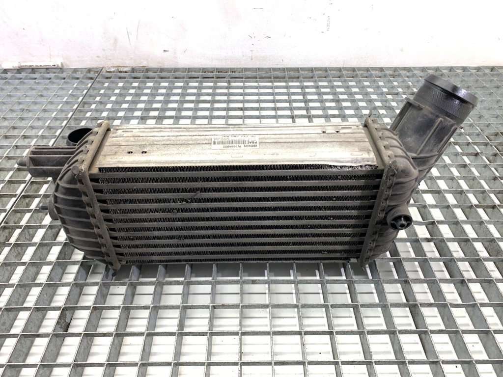 [STARK-854119] Intercooler CITROEN DS5 2.0 HDi 165 120 kW 2011-2015