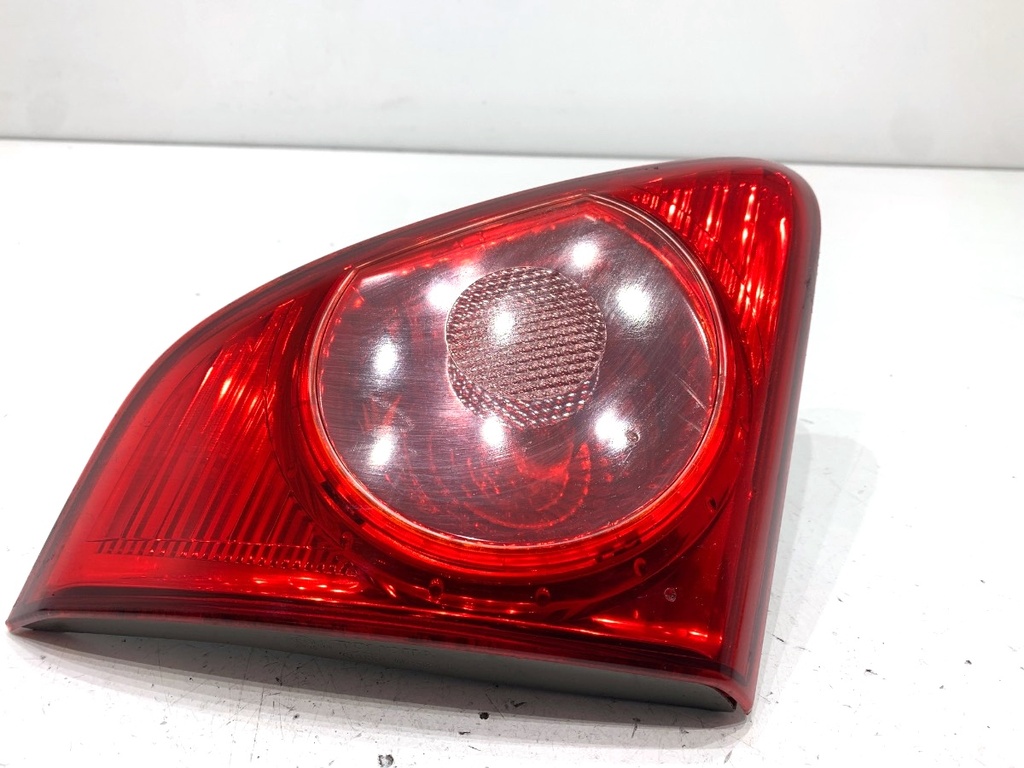 [STARK-855460] Piloto trasero izquierdo Toyota Corolla sedán (_E15_) 2006-2022