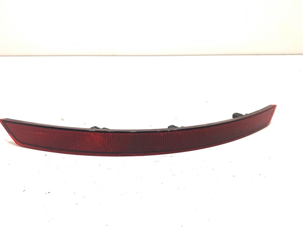 [STARK-857969] Lámpara de parachoques trasero izquierda SKODA Superb III (3V3) 2015-2022