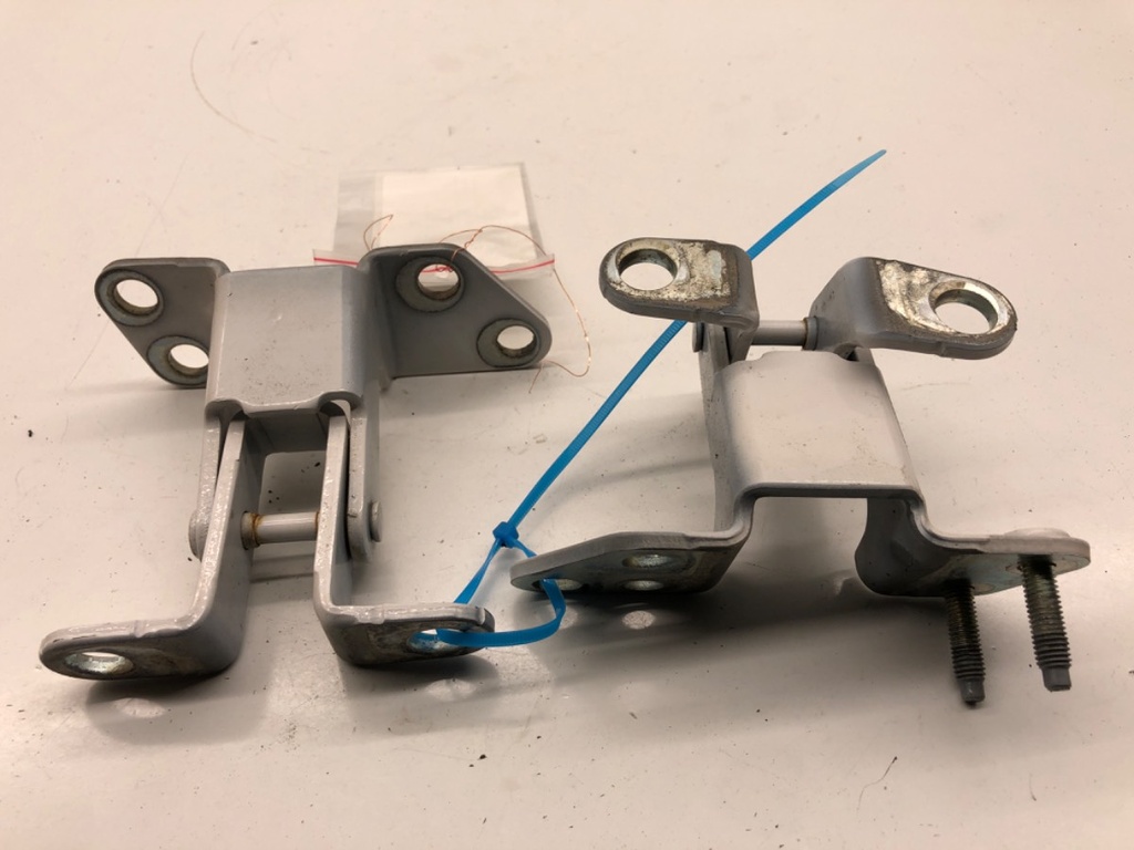 [STARK-870632] Bisagra de portón trasero Ford EcoSport 2011-2022