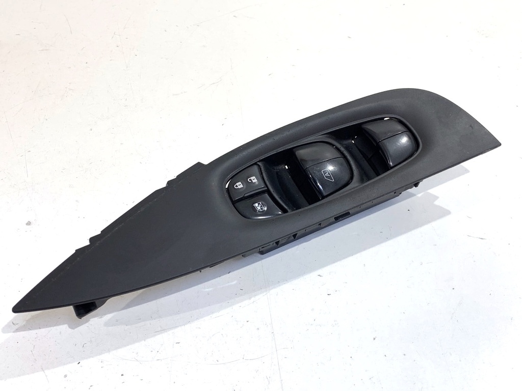 [STARK-886144] Interruptor de elevalunas Nissan Qashqai II (J11) 2013-2022