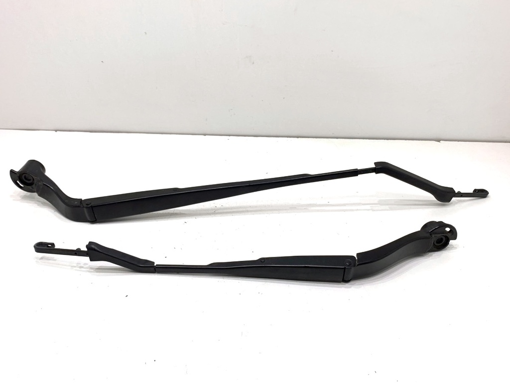 [STARK-890565] Brazo limpiaparabrisas delantero completo Nissan Qashqai III (J12) 2021-2022