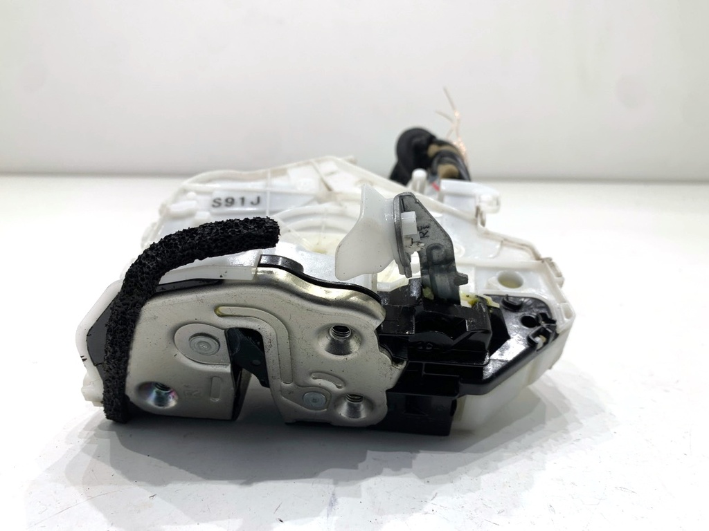 [STARK-892771] Cerradura de puerta trasera derecha MAZDA 3 liftback (BP) 2018-2022