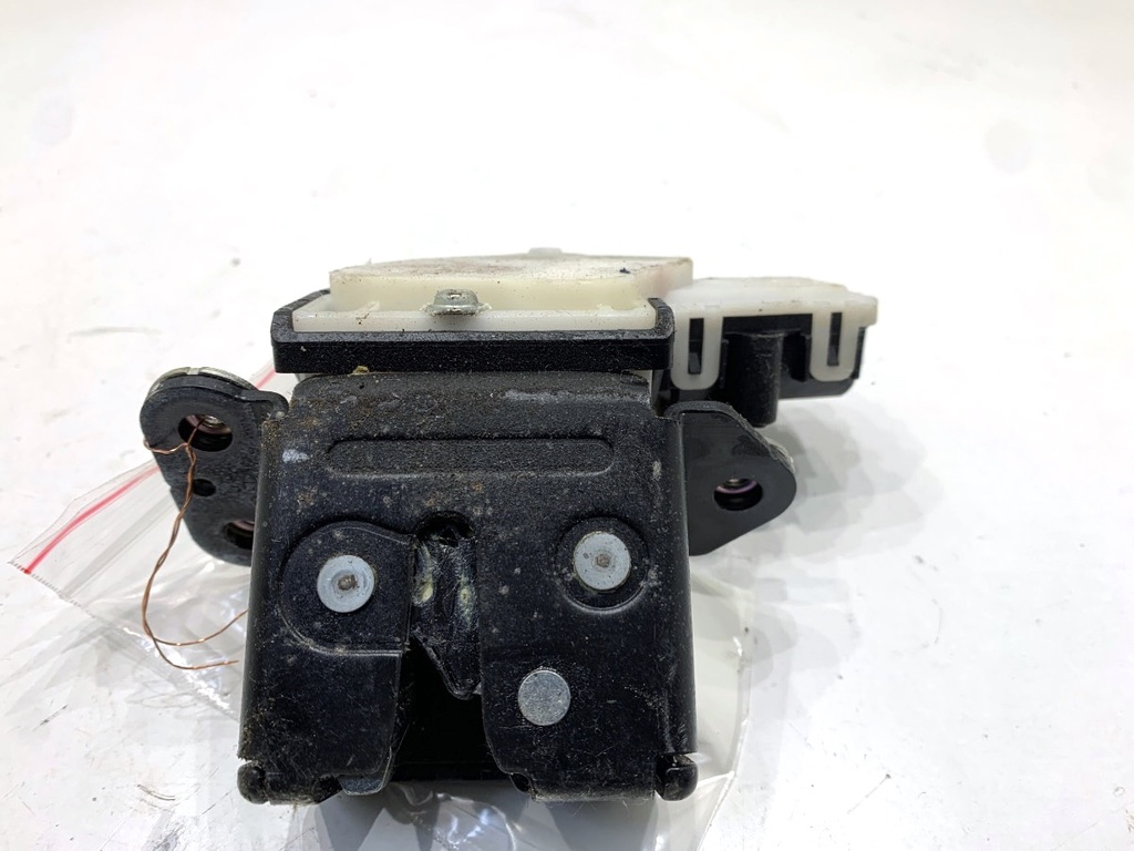 [STARK-892775] Cerradura de portón trasero MAZDA 3 liftback (BP) 2018-2022