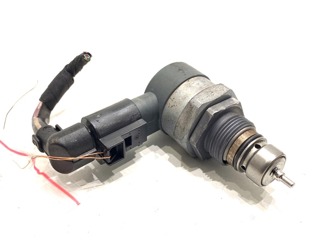 [STARK-896702] Regulador de presión de combustible VW Passat B7 Variant (365) 2.0 TDI 103 kW