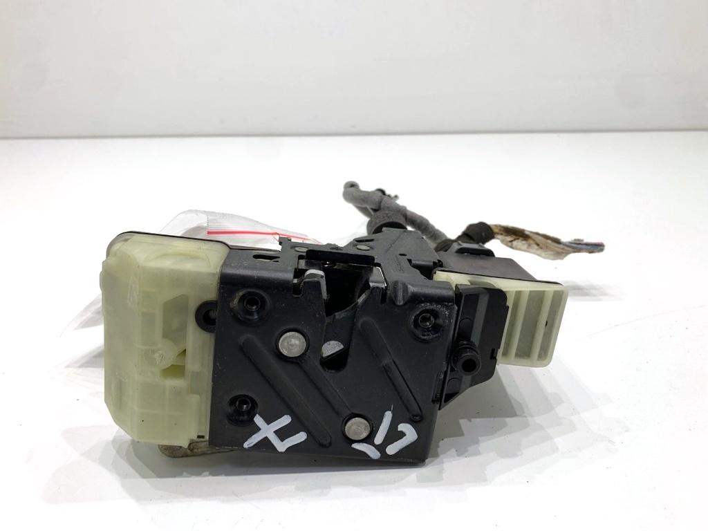 [STARK-898931] Cerradura de puerta trasera izquierda Volvo XC90 I (275) 2002-2015