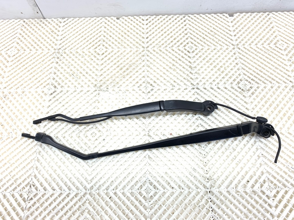 [STARK-899302] Brazo limpiaparabrisas delantero completo Nissan Qashqai III (J12) 2021-2022