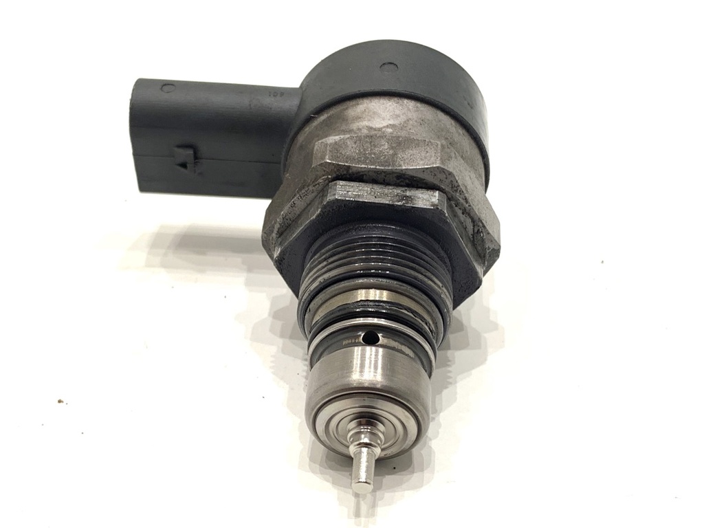 [STARK-906711] Regulador de presión de combustible VW Golf VII Variant (BA5, BV5) 2.0 TDI 110 kW