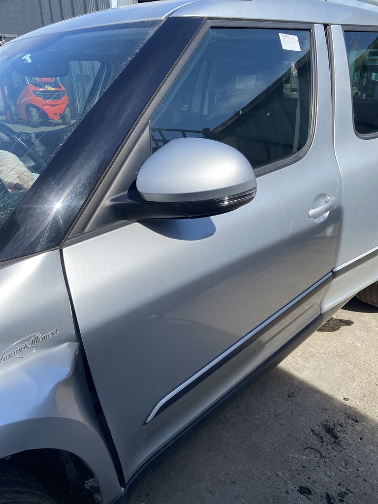 [EPE-101004] Puerta delantera izquierda para Skoda Yeti