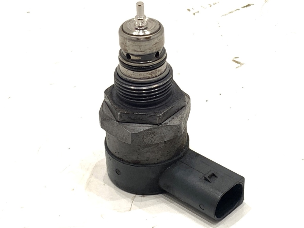 [STARK-844276] Regulador de presión de combustible VW Crafter 30-50 (2F_) 2.0 TDI 80 kW 2011-2016