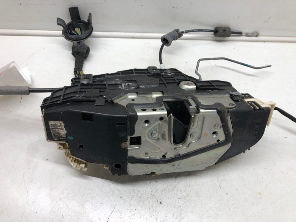 [STARK-509885] Cerradura de puerta delantera derecha Mercedes-Benz Clase S (W221) 2005-2013