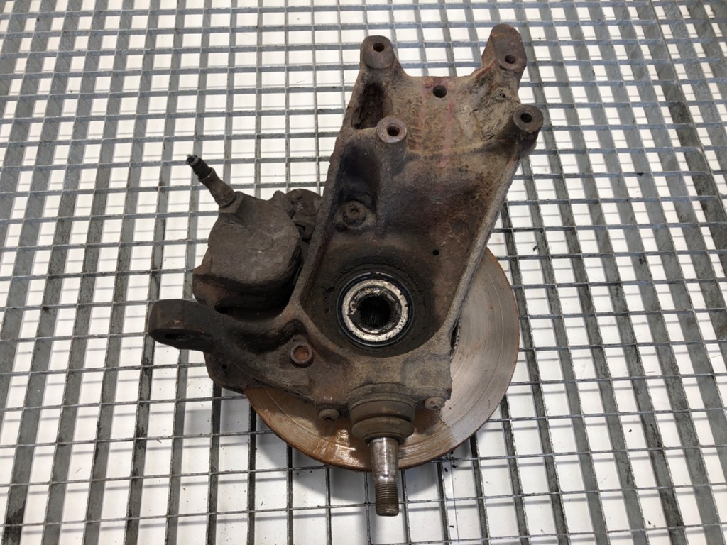 [STARK-584273] Maza delantera izquierda Renault Trafic Autobus (TXW) 1989-2001