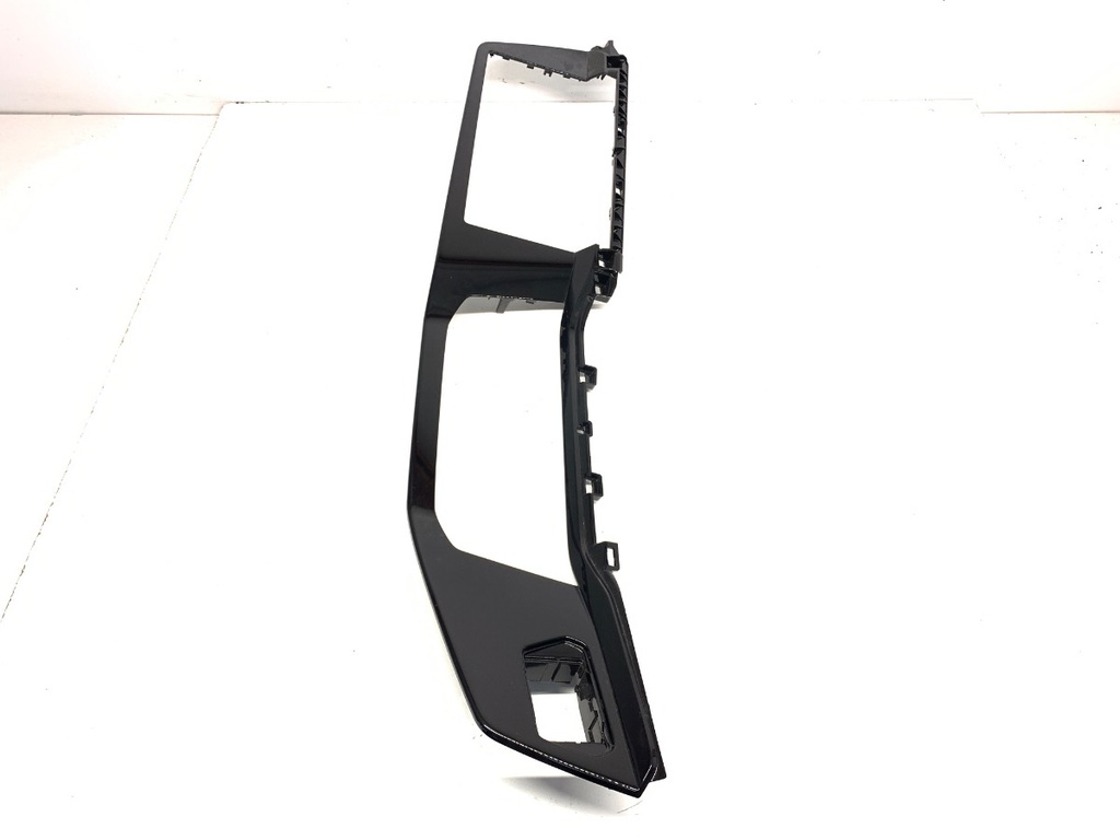 [STARK-724597] Moldura decorativa interior VW Golf VIII (CD1) 1.5 TSI 110 kW 2019-2022