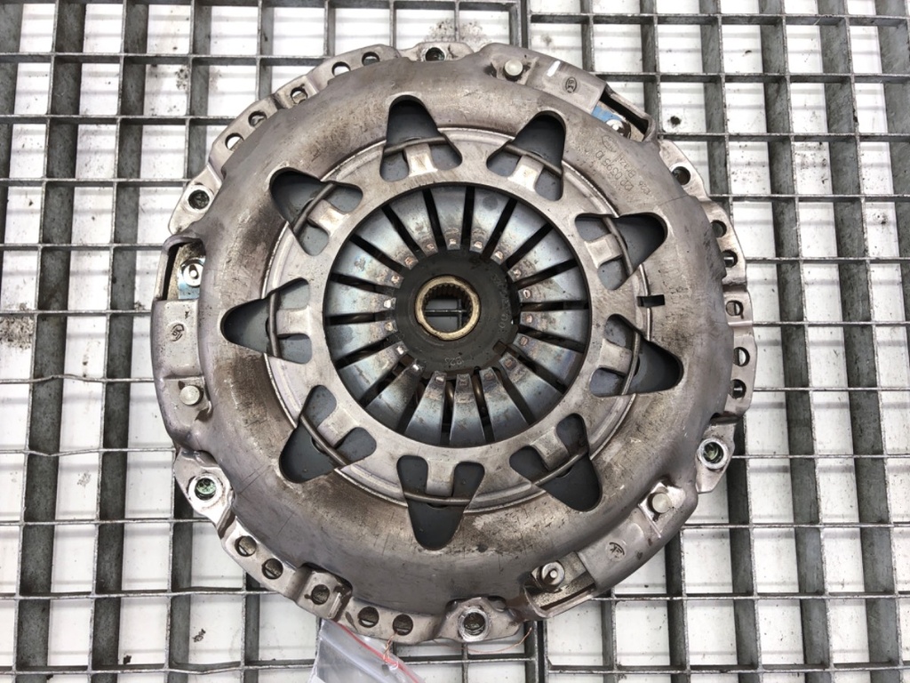 [STARK-765370] Embrague Nissan Qashqai / Qashqai +2 I (J10, NJ10, JJ10E) 1.6 gasolina 84 kW 2007-2013