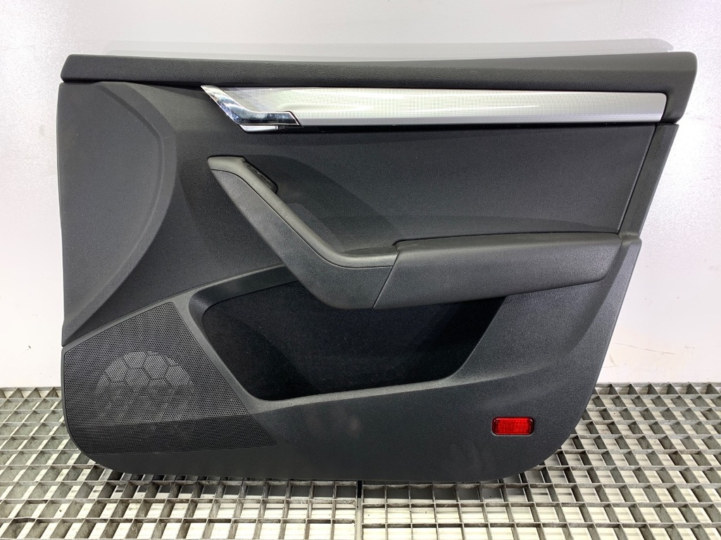 [STARK-679011] Panel de puerta delantero derecho Skoda Octavia III (5E3, NL3, NR3) 2012-2022
