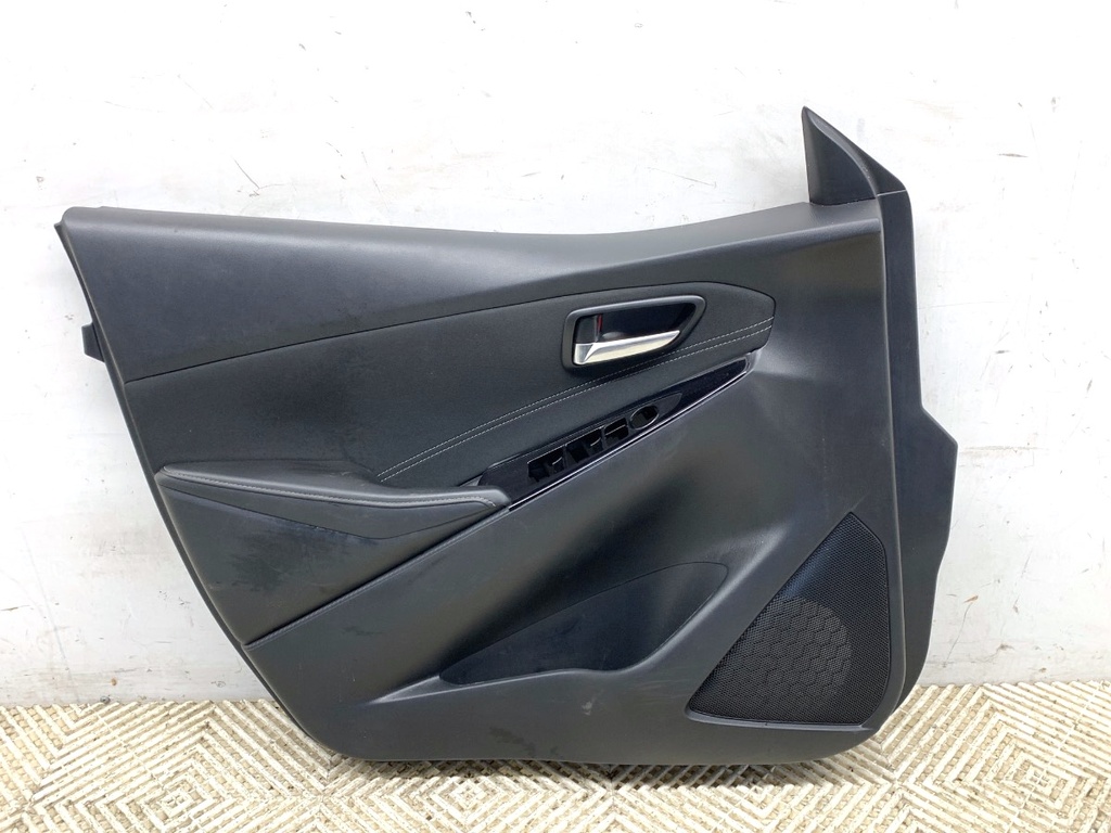 [STARK-773632] Panel de puerta delantero izquierdo Mazda 2 (DL, DJ) 2014-2022