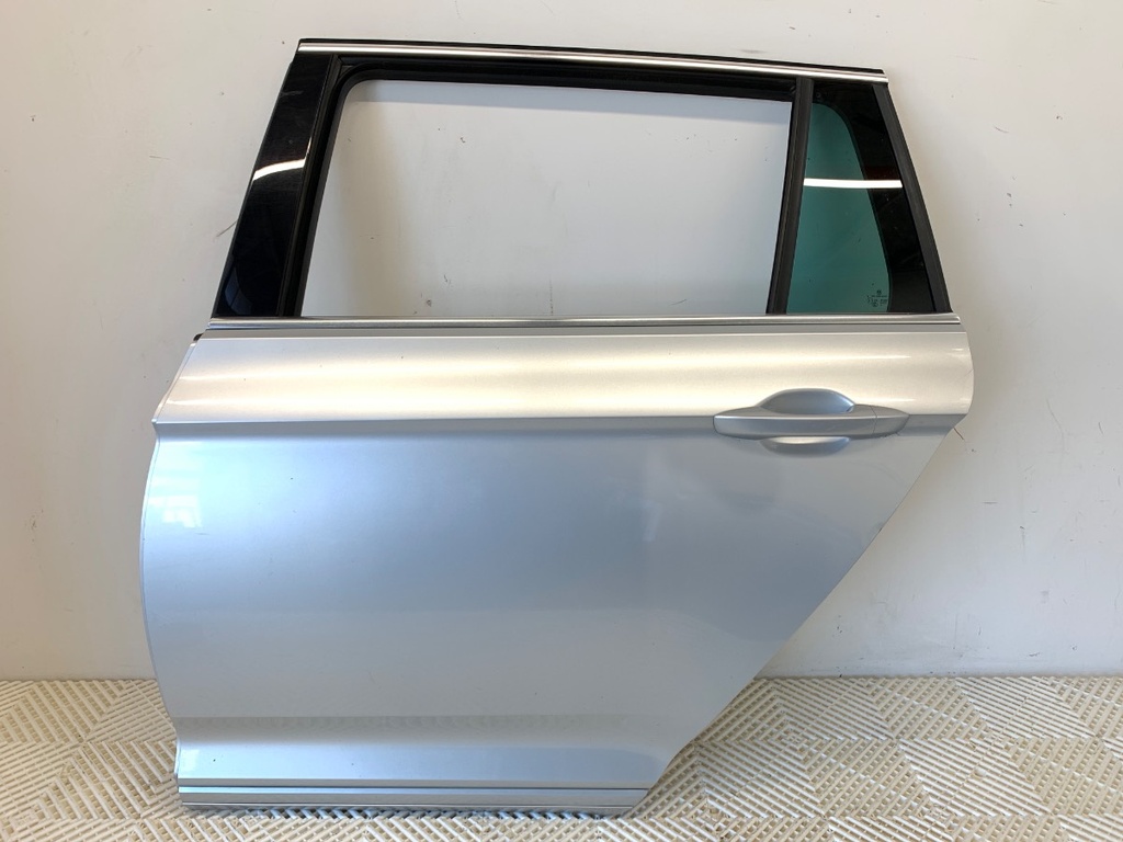 [STARK-910578] Puerta trasera izquierda VW Passat B8 Variant (3G5, CB5) 2014-2022