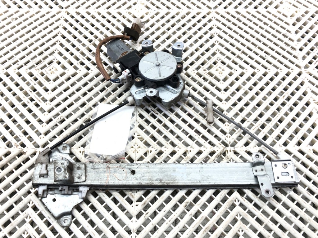 [STARK-653886] Elevador de luneta trasera derecha Mitsubishi Outlander I (CU_W) 2001-2008