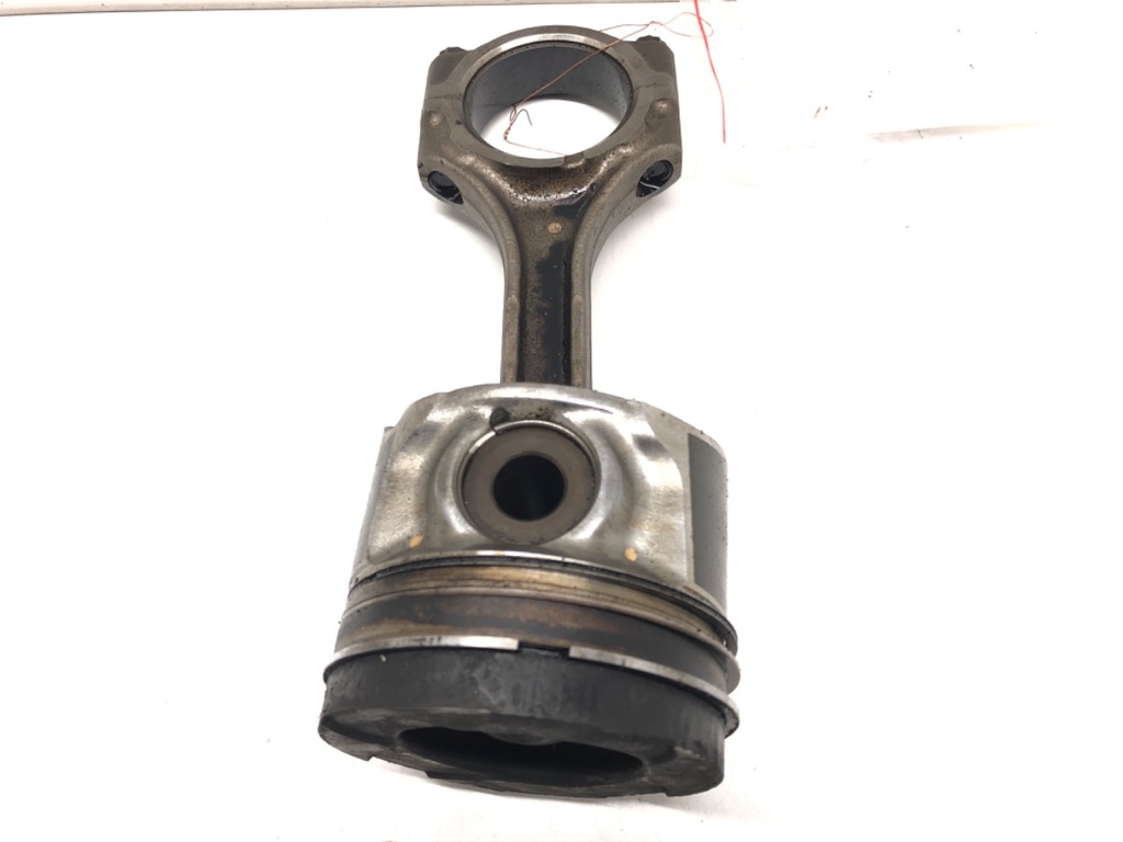 [STARK-529403] Pistón con biela Toyota Corolla Verso 2.2 D-4D 100 kW 136 CV 2005-2009