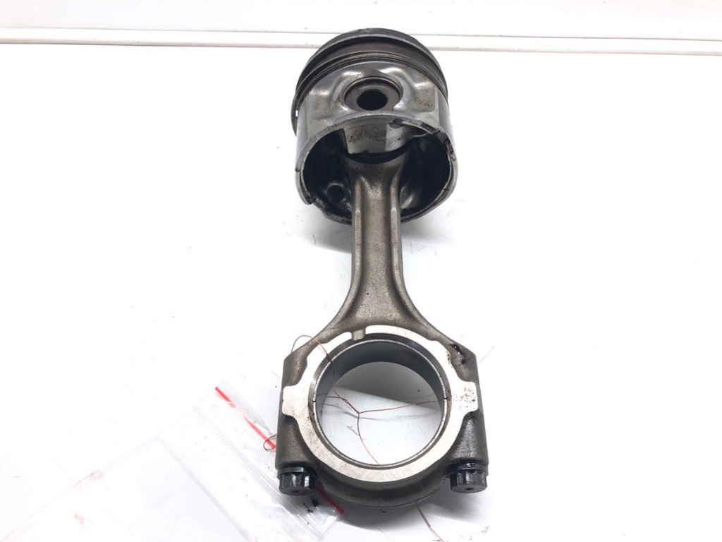 [STARK-529406] Pistón con biela Toyota Corolla Verso 2.2 D-4D 100 kW 2005-2009