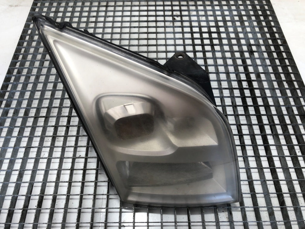 [STARK-726401] Faros delanteros derecho Ford Transit Autobus 2006-2014