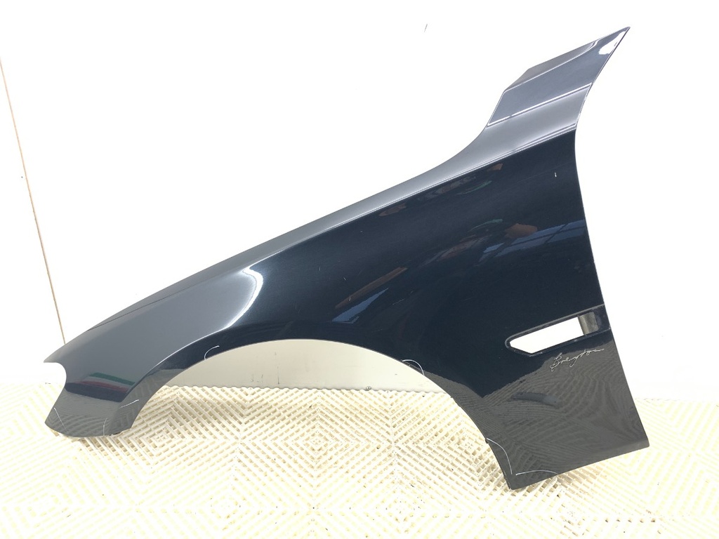 [STARK-749781] Aleta delantera izquierda BMW Serie 7 (F01, F02, F03, F04) 2008-2015
