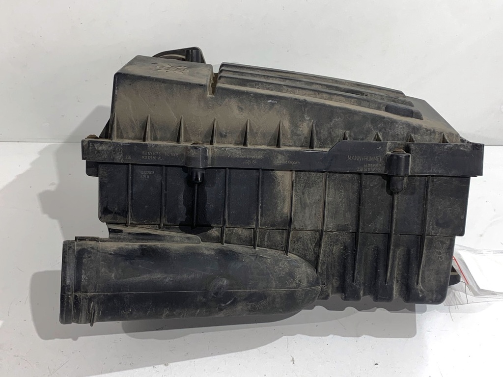 [STARK-792451] Caja de filtro de aire VW Golf V (1K1) 2.0 TDI 103 kW 2004-2008