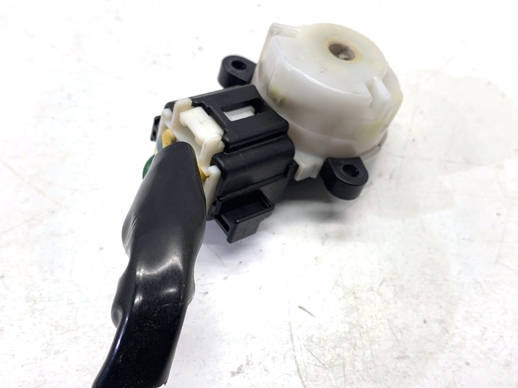 [STARK-869588] Bloque de enchufe SUZUKI SWIFT III (MZ, EZ) 1.3 68 kW 2005-2022