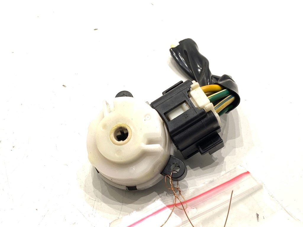 [STARK-900152] Bloque de enchufe SUZUKI SWIFT III (MZ, EZ) 1.3 DDiS 2005-2022