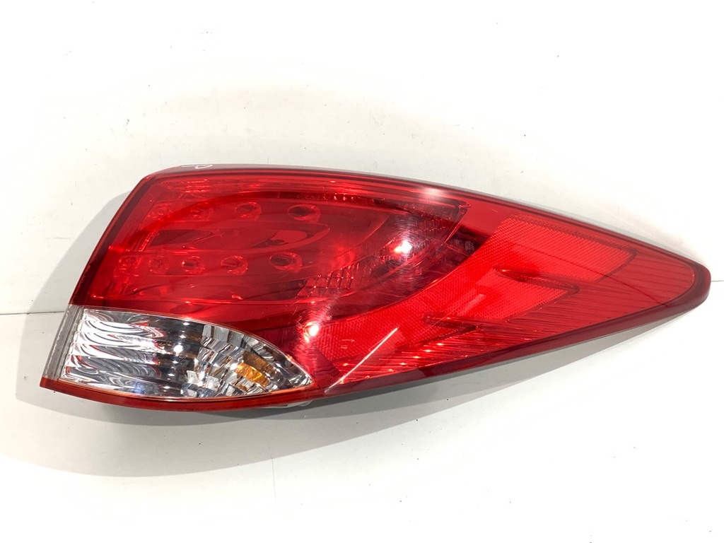 [STARK-924251] Piloto trasero derecho HYUNDAI ix35 (LM, EL, ELH) 2009-2022