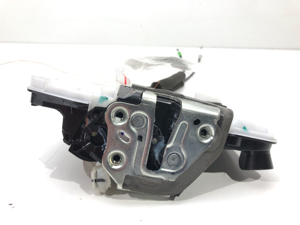 [STARK-534833] Cerradura de puerta delantera derecha Toyota Corolla sedán (_E21_) 2019-2022