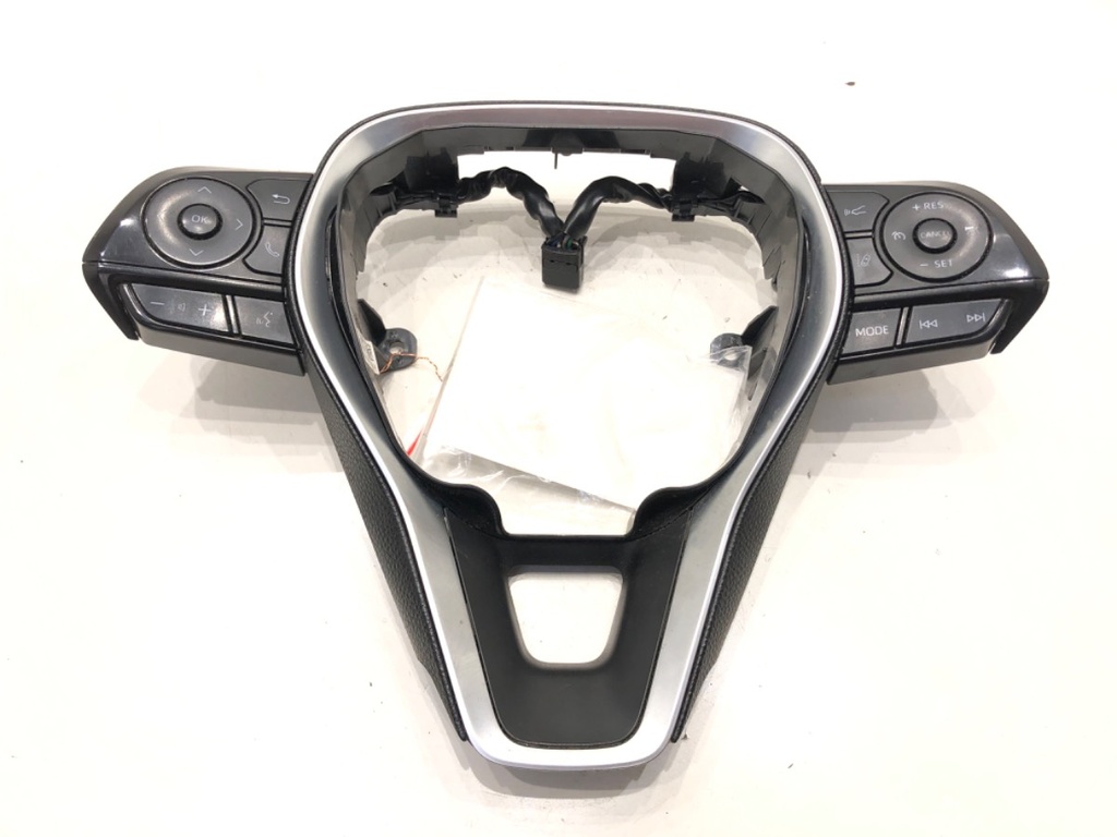 [STARK-612093] Mandos del volante Toyota Corolla liftback (_E21_) 2018-2022