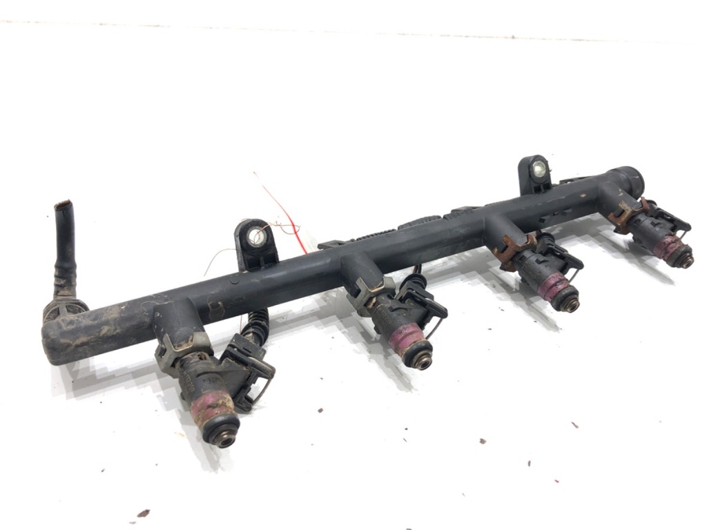 [STARK-699346] Riel de combustible RENAULT MEGANE II 1.6 16V 83 kW 8200135504