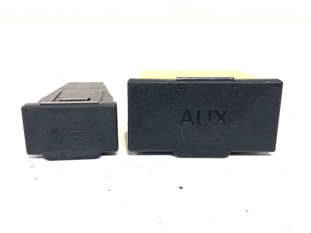 [STARK-755253] Puerto USB Mitsubishi Lancer VIII (CY_A, CZ_A) 2007-2022