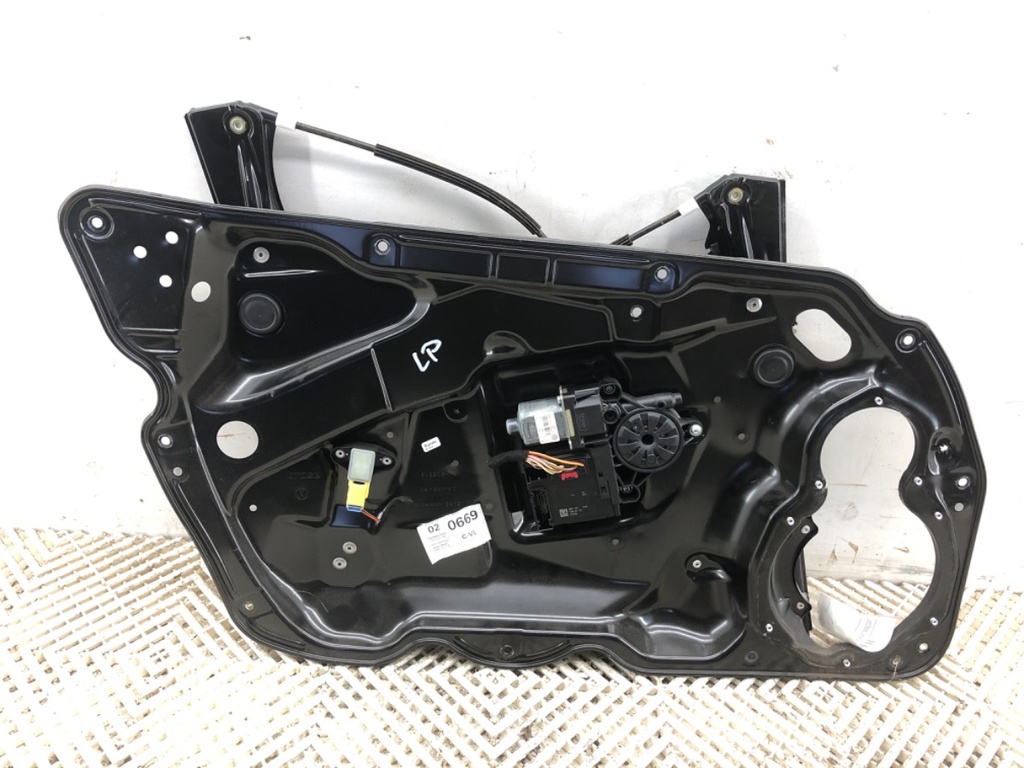 [STARK-767927] Elevalunas delantero izquierdo VW Passat B7 Variant 1.8 TSI 118 kW (160 CV) 2010-2014