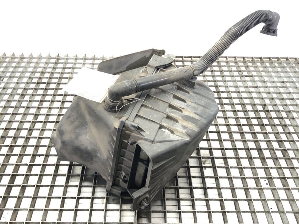 [STARK-834875] Caja de filtro de aire para Audi A4 B6 Avant (8E5) 1.6 2000-2005