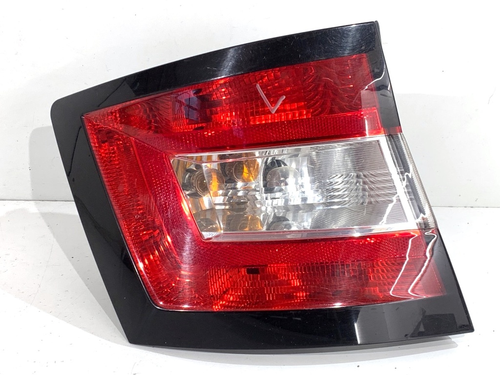 [STARK-841755] Piloto trasero derecho SKODA FABIA III Kombi (NJ5) 2014-2022