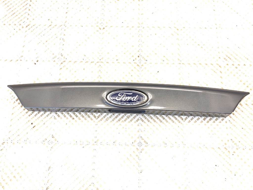 [STARK-863034] Moldura de portón trasero FORD FOCUS III Turnier 2010-2022