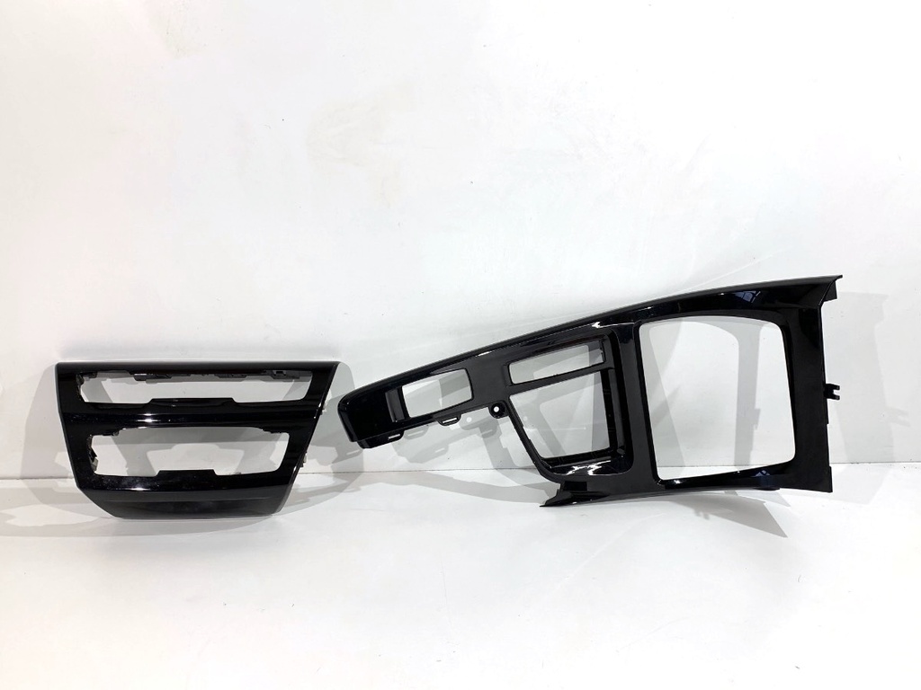 [STARK-882208] Moldura decorativa interior BMW X1 (F48) 2014-2022