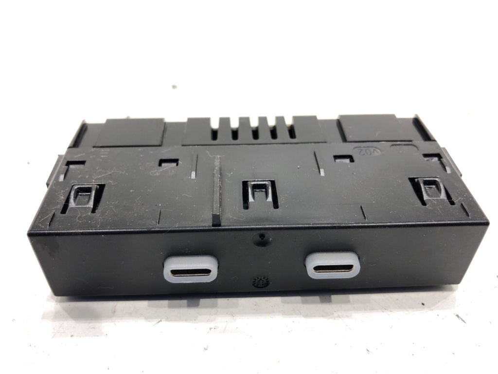 [STARK-883783] Puerto USB Skoda Octavia IV (NX3, NN3) 2020-2022 2.0 TSI 4x4 140 kW 190 CV